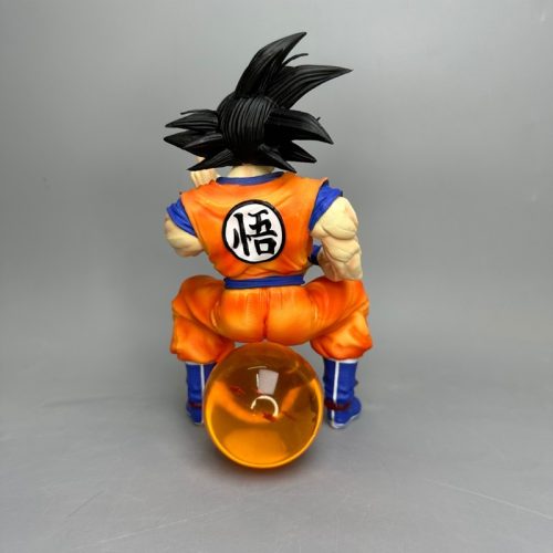 Mô hình Songoku ngồi trên ngọc rồng